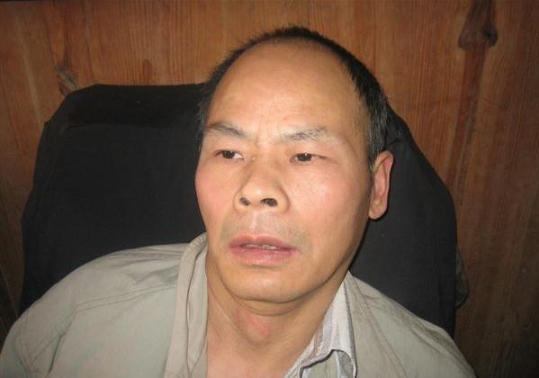 蒋有兵因为家庭贫困,人显得十分无奈