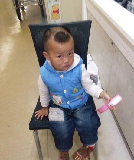 小鑫诺来到医院有点小小的彷徨