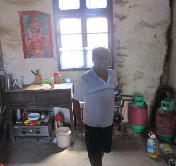 尽管很不幸患有尿毒症,但从王培海的笑容看出他很乐观