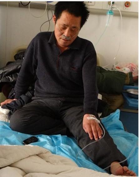 志愿者在到达病房后,在向王运棵了解他个人的情况,当时王运棵说话已经表达不清楚了