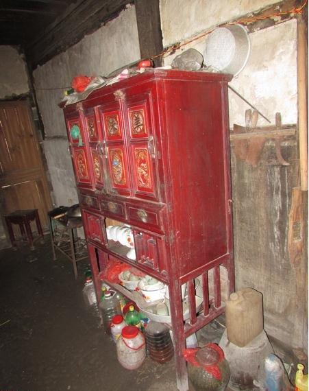 许双龙家里的橱柜都已经用了很久了