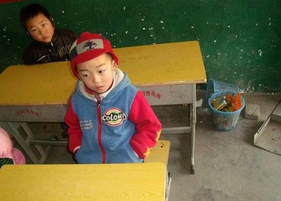 王磊性格内向,不爱说话,常常会走神,小小的年龄心里却藏了很多秘密