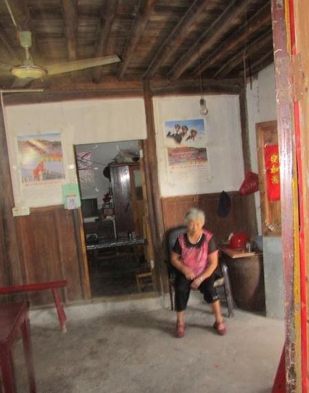 朱文奎的妻子,因残疾没有劳动能力