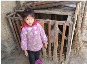 见到我们孩子显得很腼腆