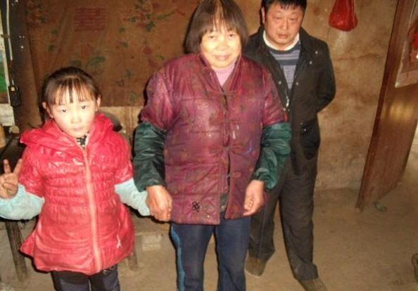 吴琼和年迈多病的奶奶