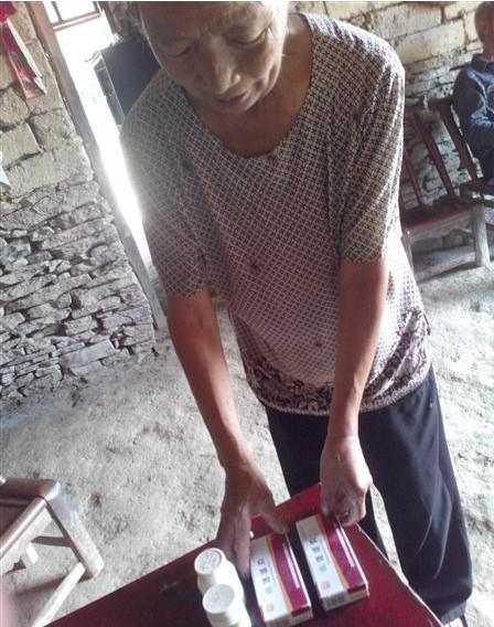 这些都是奶奶李万益的治疗风湿的丸药。