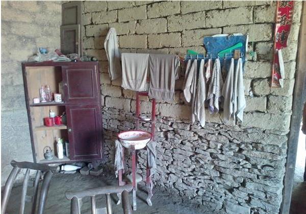 吴国庆简陋贫寒的家。
