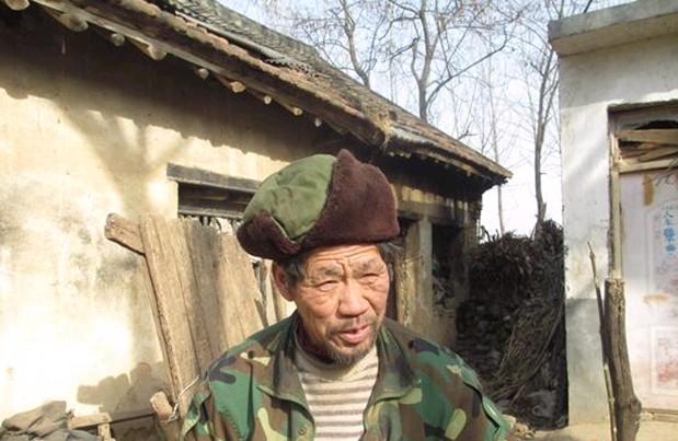 杨英臣老人长期营养不良,身体虚弱。