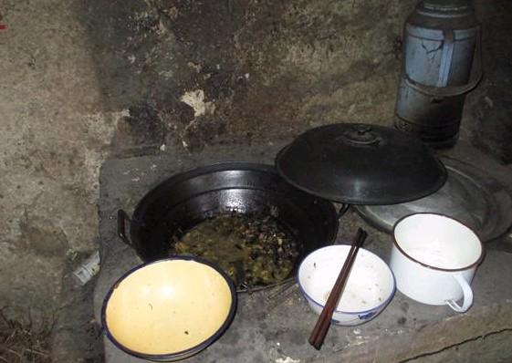 一锅粥就是老人一天的饭