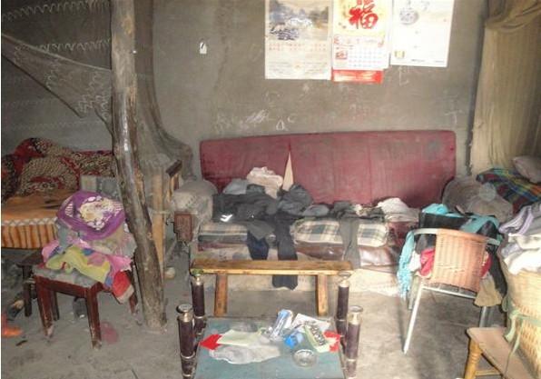 家里没有像样的家具