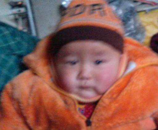 这是小睿喜1岁的照片