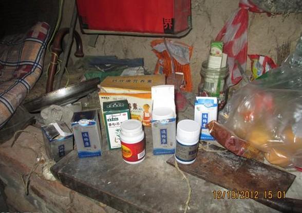 张国俊老人没经济来源,仅有的救济金还不够买药。