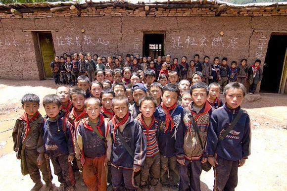 他们需要我们来共同关注,共同出一把力,共同拉一把手,有爱就会让他们重获知识,让他们步入重点学院,让他们走进梦寐中的大学,让他们完成心中的梦想