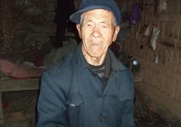 这位就是孤独可怜的邢乃轩老人。