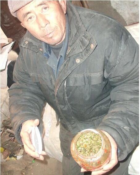 赵文山老人自己做的青辣椒,是老人的菜