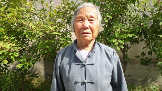 假如你闭上眼睛片刻,便可感受到失去光明的痛苦,光明对于生命的意义是不言而喻的。有这样一群人,他们的世界一片黑暗,而您只需轻轻向他们伸出援助之手,做出一点点的帮助,便可让他们的眼睛重新感受光明,摆脱贫困,找到幸福!您,愿意吗? ◎善款接收及项目执行机构 :江苏省老龄事业发展基金会