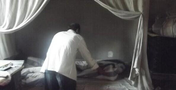 张石成老人孤寡一人生活,无儿无女,晚上生活没有任何依靠