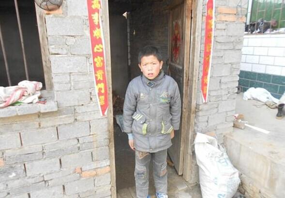 冯文仓家的厨房,低矮,窗口玻璃都未安装