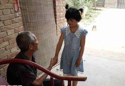 牛可莹是上很乖巧很懂事有孩子