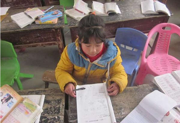 郝雨帆正在认真的看书,希望能够用知识改变自己的命运。