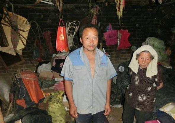 李素兰老人和智障的儿子