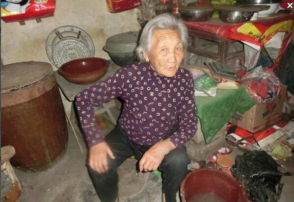 娄建粉老人今年74岁,单独一个人生活