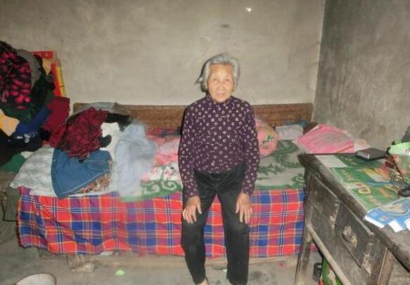 娄建粉老人患病常年吃药,老伴去世的早,如今老人无人照顾