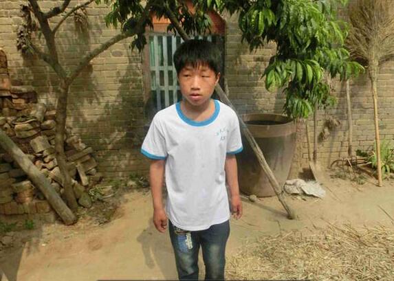 孙彦超今年12岁,在读小学五年级,成绩优秀,是班上的三好学生