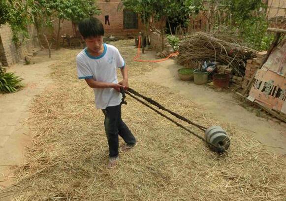 穷苦人家孩子早当家,孙彦超做粗活一点不含糊