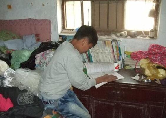 张帅康学习很刻苦,成绩很优异