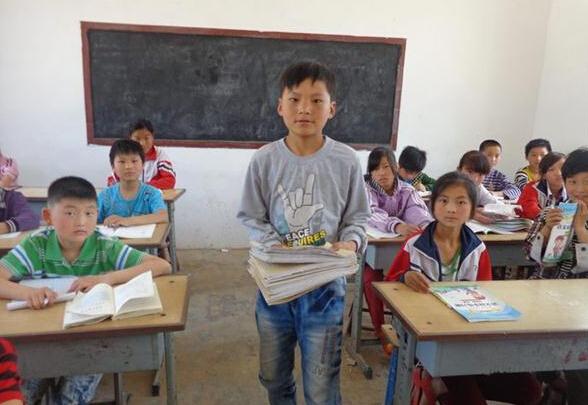 张帅康是班里的课代表,很受老师同学的喜欢