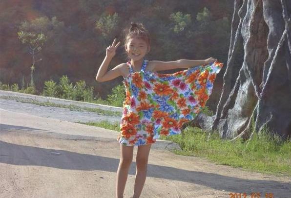 贾丹没生病前活泼开朗的样子。