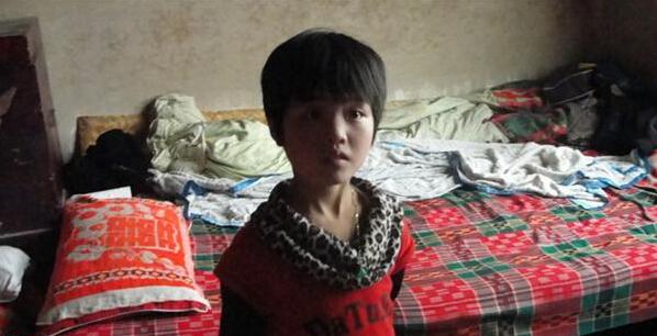 李涵珍今年9岁,在读小学三年级,母亲患有精神病,爷爷奶奶年迈多病,