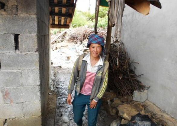 罗汉刘布的父母靠种植土豆和玉米维持一家人的生活,家里没有其它的经济来源,生活异常困难