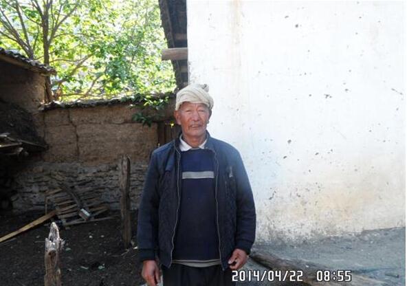 惹尼拉尔老人今年66岁,家住四川凉山高寒山区