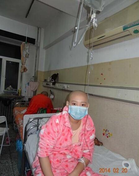 刘成思在医院的病床,有点简陋。