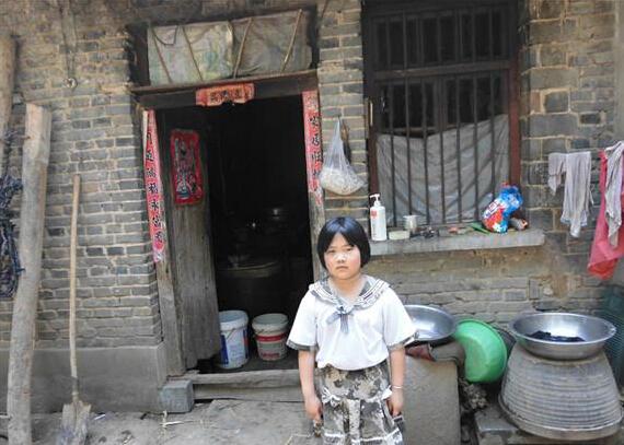 闫青9岁,家住河南南阳市方城县赵河镇肖营村