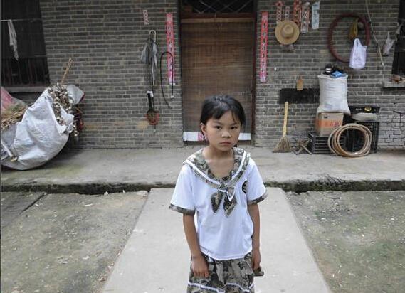 张恒今年8岁,家住河南南阳市方城县赵河镇李和庄村,在读小学四年级