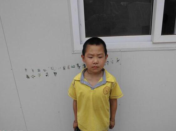 赵海阳7岁,家住河南南阳市方城县赵河镇席庄村,在读小学一年级