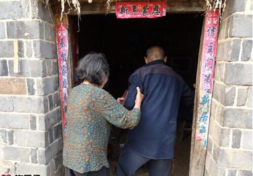 胡显山老人患肺气肿病住院数日,花费全靠亲戚朋友帮助