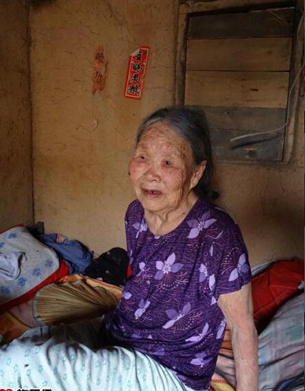 吴秀连现年94岁,家住河南南阳市唐河县马振抚乡前前庄村