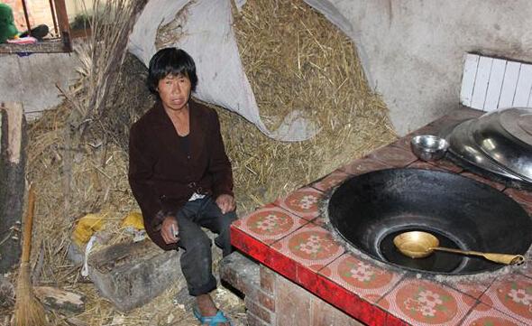 李书芳孤单一个人生活,身体多病,基本已失去劳动能力