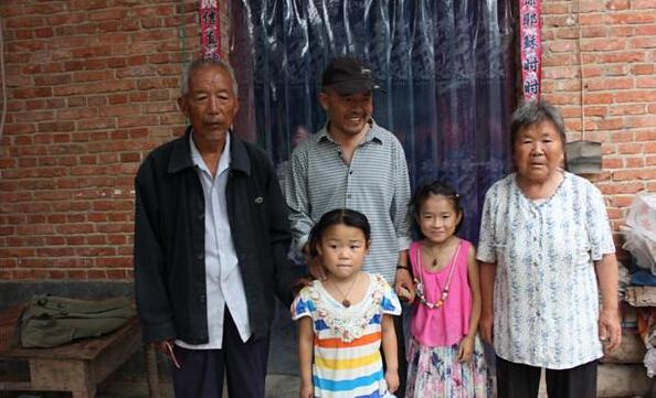 黄新军的一家人