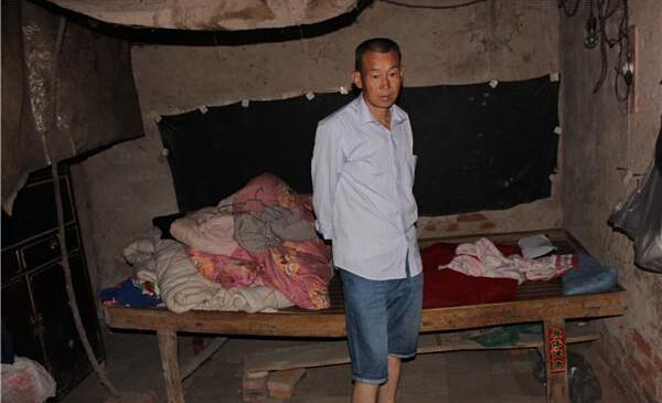 李宗法现年43岁,家住河南南阳市邓州市裴营乡青冢村