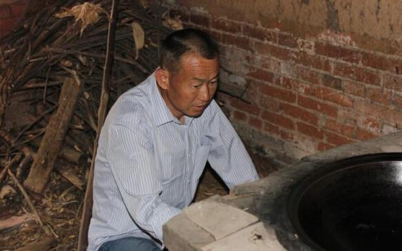 李宗法患有尿毒症,每月靠透析维持生活,家里没有收入,维持透析都很困难