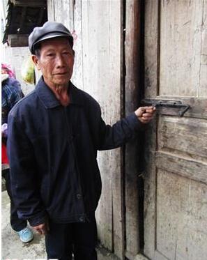 王文桥老人今年71岁,家住广西百色市西林县普合乡大河村