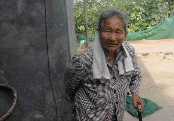 老人渴望得到爱心人士的帮助,安度晚年