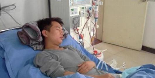 汪瑞科在医院做透析