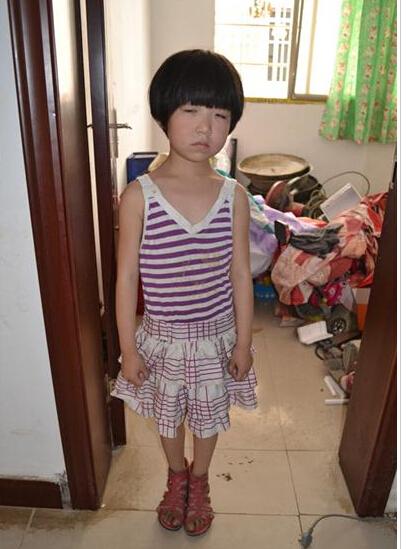 张梦雨的爷爷奶奶年迈无力抚养张梦雨兄妹,只能把她放到姑姑家让姑姑抚养她