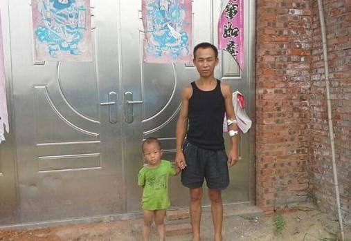 受助人和他的儿子在一起